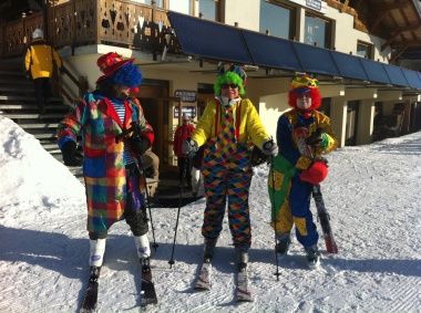 Des clowns en pistes